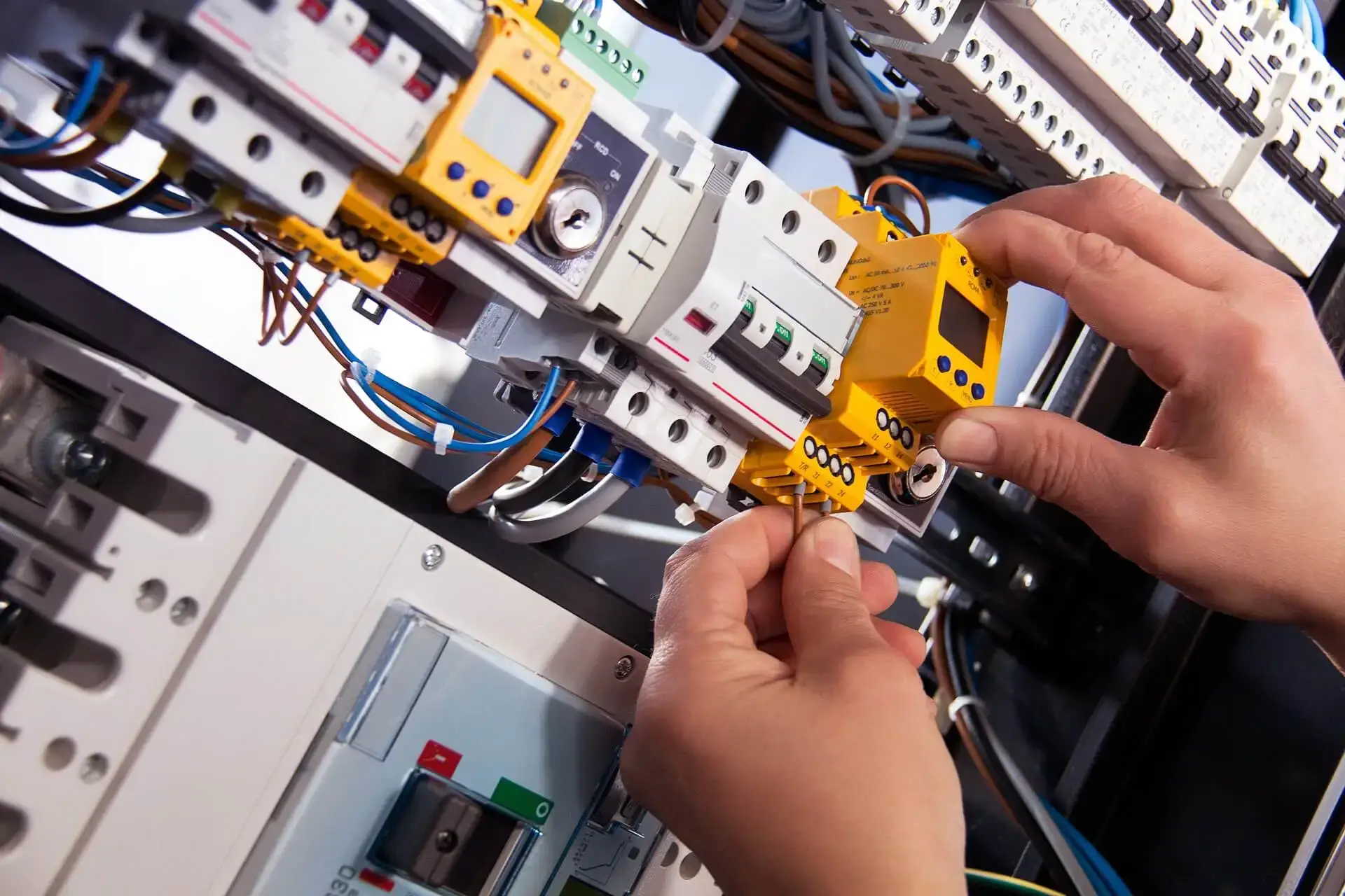 Certified electricians in Hayes